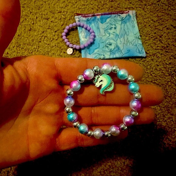 Fun set of 2 NWOT 🦄😊 bracelets w/sm Waterproof Anime style makeup/jewelry case - Picture 4 of 9